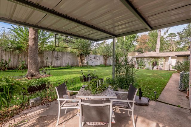 220 Elmwood Street, Huntsville, TX 77320