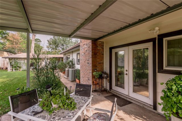 220 Elmwood Street, Huntsville, TX 77320