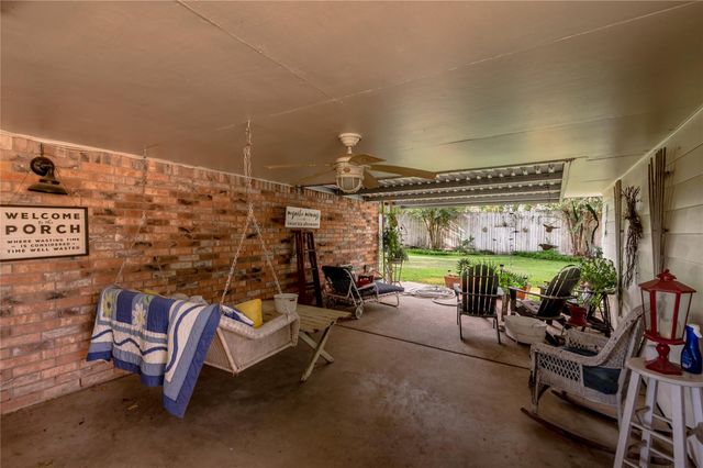 220 Elmwood Street, Huntsville, TX 77320
