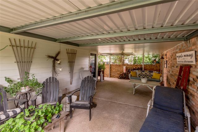 220 Elmwood Street, Huntsville, TX 77320