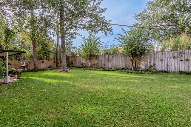 220 Elmwood Street, Huntsville, TX 77320