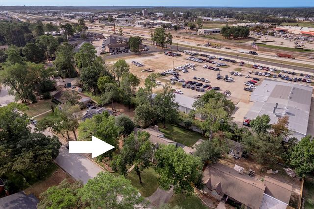 220 Elmwood Street, Huntsville, TX 77320