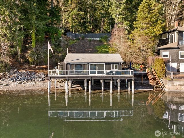 11031 NE North Shore Road, Belfair, WA 98528