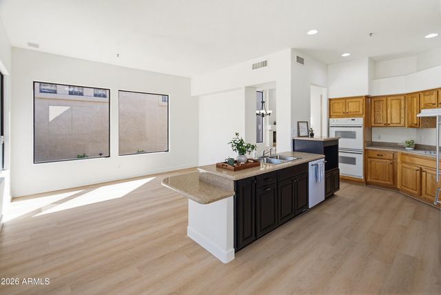 8100 E Camelback Road 64, Scottsdale, AZ 85251