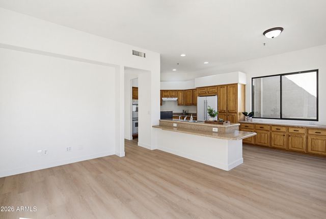 8100 E Camelback Road 64, Scottsdale, AZ 85251