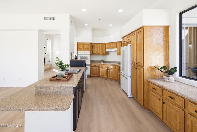 8100 E Camelback Road 64, Scottsdale, AZ 85251