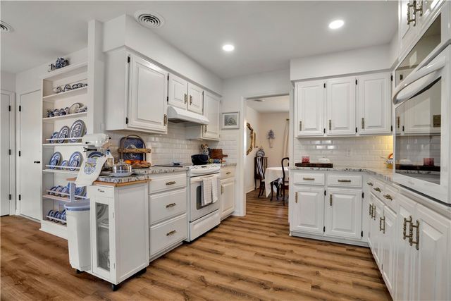 1350 Clear Creek Drive, Springdale, AR 72764