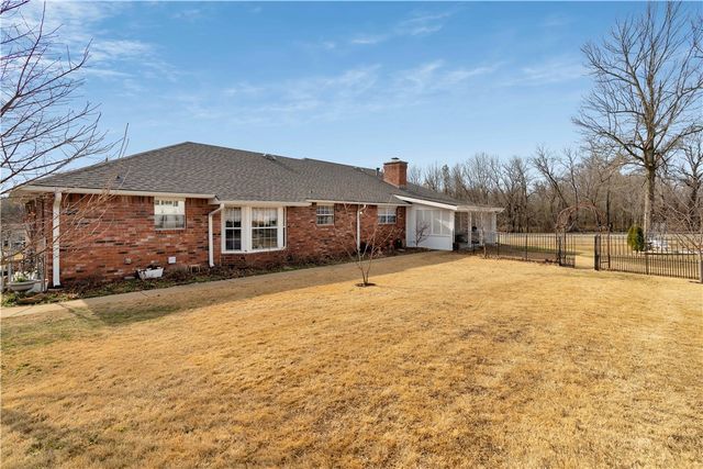 1350 Clear Creek Drive, Springdale, AR 72764