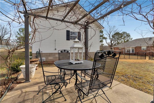 1350 Clear Creek Drive, Springdale, AR 72764