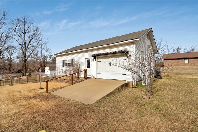 1350 Clear Creek Drive, Springdale, AR 72764