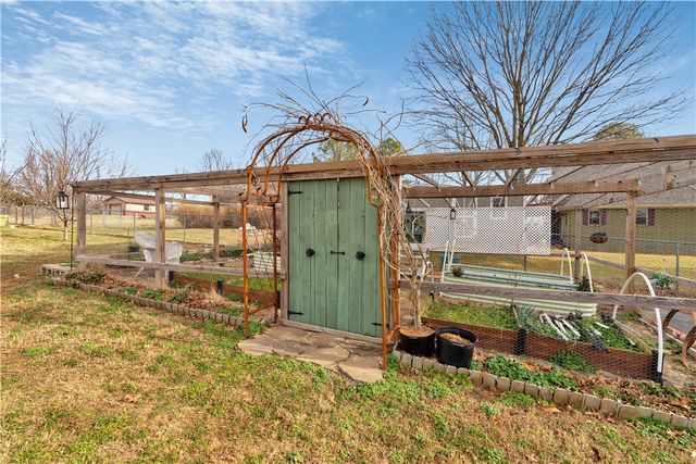 1350 Clear Creek Drive, Springdale, AR 72764