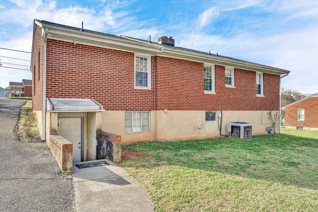 2818 Richard AVE, Roanoke, VA 24012