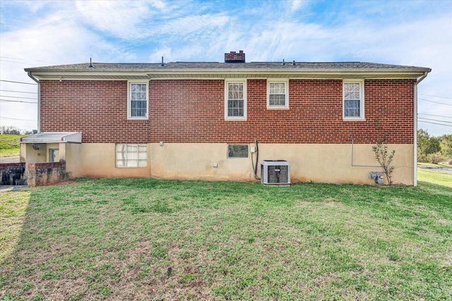 2818 Richard AVE, Roanoke, VA 24012