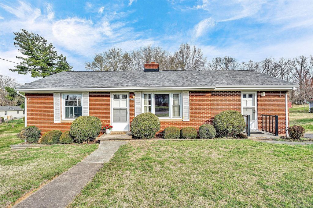 2818 Richard AVE, Roanoke, VA 24012