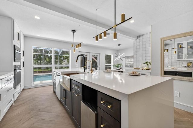 3927 HELENA STREET NE, St Petersburg, FL 33703