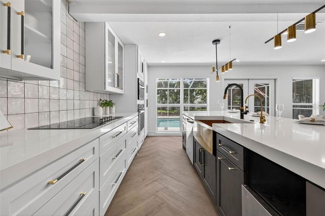 3927 HELENA STREET NE, St Petersburg, FL 33703