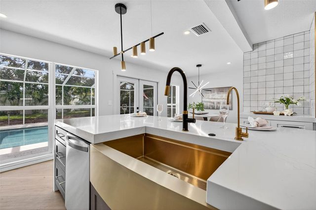 3927 HELENA STREET NE, St Petersburg, FL 33703