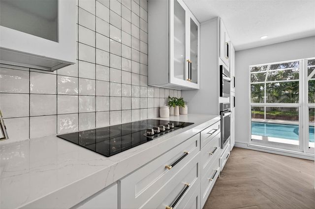 3927 HELENA STREET NE, St Petersburg, FL 33703