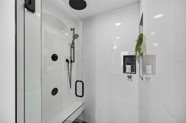 3927 HELENA STREET NE, St Petersburg, FL 33703