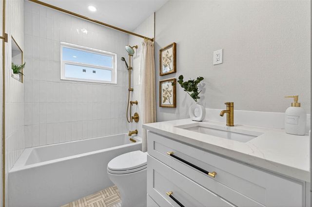 3927 HELENA STREET NE, St Petersburg, FL 33703