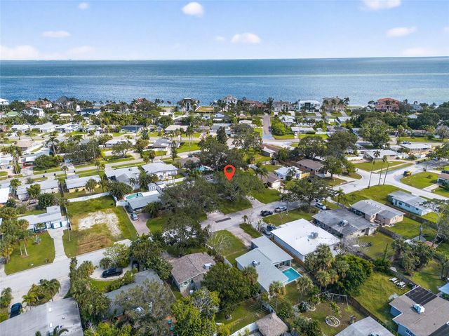 3927 HELENA STREET NE, St Petersburg, FL 33703