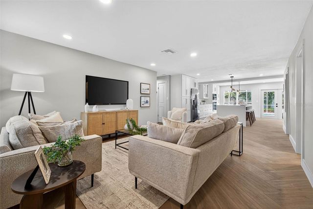 3927 HELENA STREET NE, St Petersburg, FL 33703