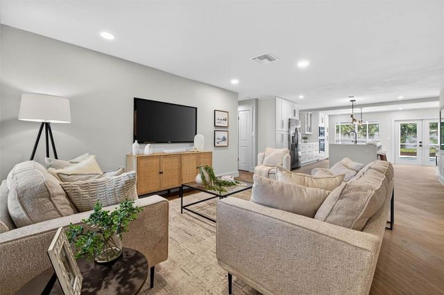 3927 HELENA STREET NE, St Petersburg, FL 33703