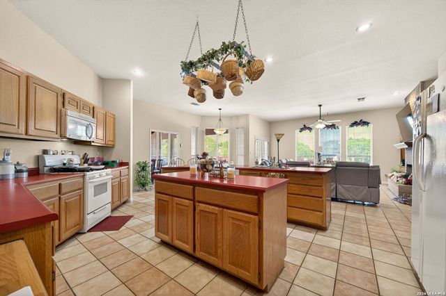 7627 Triple Wood St, China Grove, TX 78263