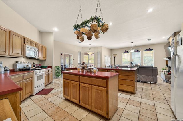 7627 Triple Wood St, China Grove, TX 78263