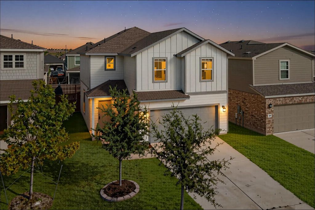 449 Stone Water LN, Jarrell, TX 76588