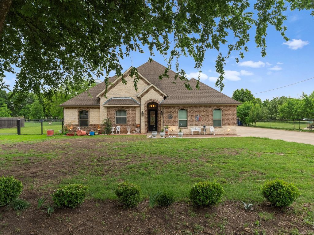 113 Silverwood Drive, Ovilla, TX 75154