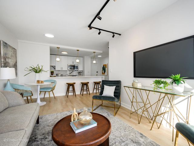 5455 N SHERIDAN Road 1904, Chicago, IL 60640