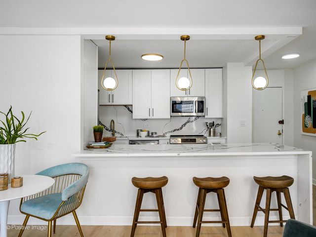 5455 N SHERIDAN Road 1904, Chicago, IL 60640