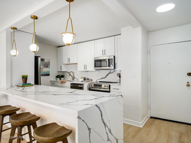 5455 N SHERIDAN Road 1904, Chicago, IL 60640