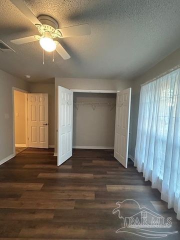 5938 Herlong Dr, Milton, FL 32570