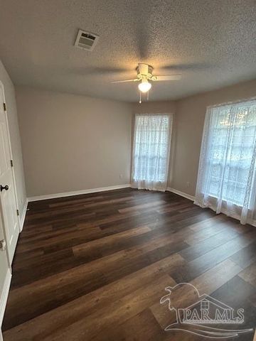 5938 Herlong Dr, Milton, FL 32570