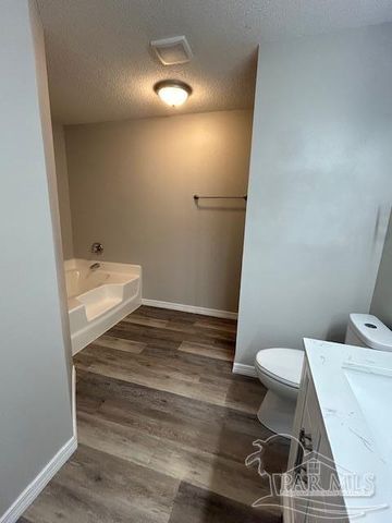 5938 Herlong Dr, Milton, FL 32570