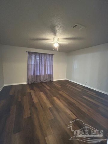 5938 Herlong Dr, Milton, FL 32570