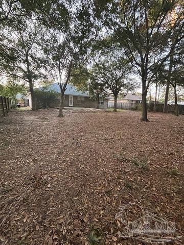 5938 Herlong Dr, Milton, FL 32570