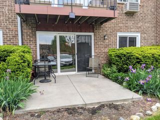 10369 Dearlove Road 1H, Glenview, IL 60025