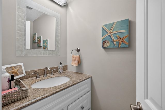 90 Forest Glade UNIT 90, Teaticket, MA 02536