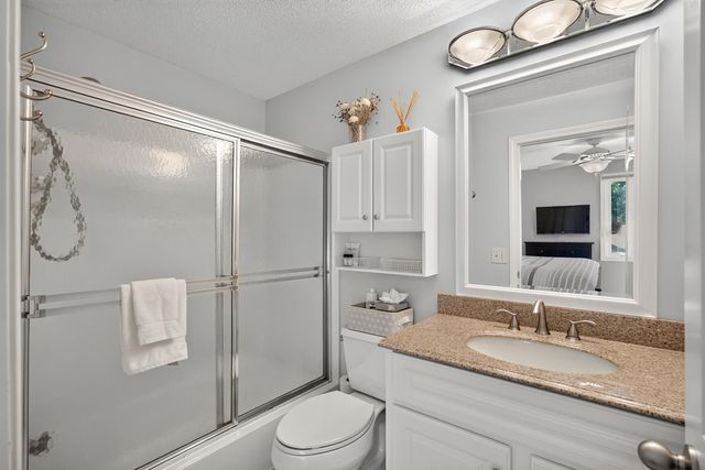 90 Forest Glade UNIT 90, Teaticket, MA 02536