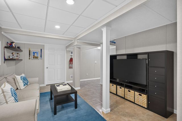 90 Forest Glade UNIT 90, Teaticket, MA 02536