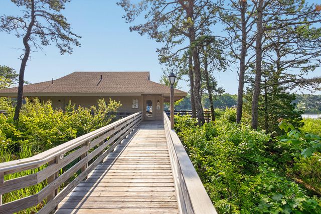 90 Forest Glade UNIT 90, Teaticket, MA 02536