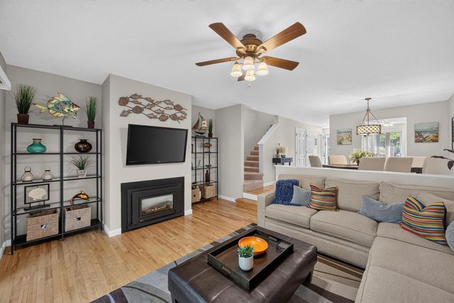 90 Forest Glade UNIT 90, Teaticket, MA 02536