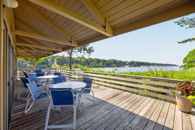 90 Forest Glade UNIT 90, Teaticket, MA 02536