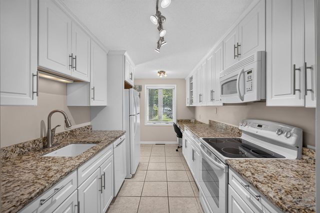 90 Forest Glade UNIT 90, Teaticket, MA 02536