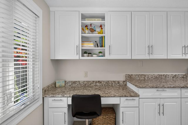 90 Forest Glade UNIT 90, Teaticket, MA 02536