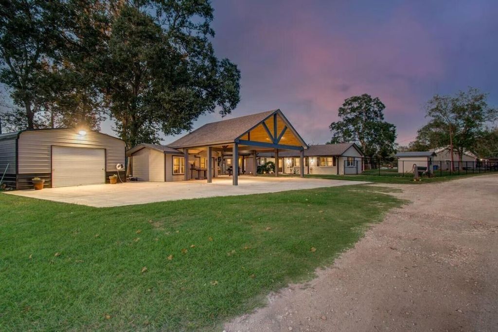 7078 Gupton Road, Brazoria, TX 77422