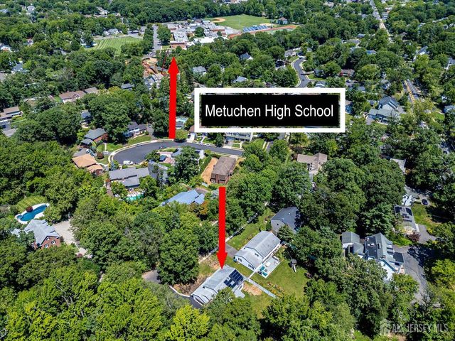 300 E Chestnut Avenue E, Metuchen, NJ 08840